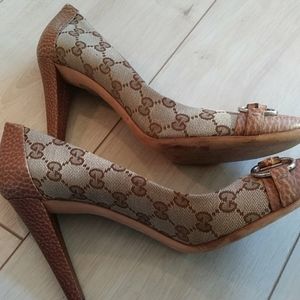 GUCCI MONOGRAM HEELS 39.5